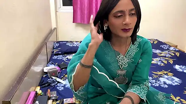 Snapshot of LuvLayla chatting on October 2025 04:38:02 PM LuvLayla online show from October 2025 04:38:02 PM