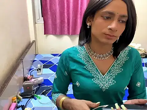 Snapshot of LuvLayla chatting on October 2025 06:19:02 PM LuvLayla online show from October 2025 06:19:02 PM