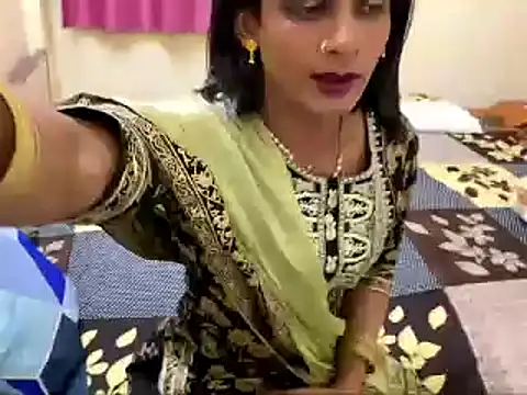 Snapshot of LuvLayla chatting on November 2025 04:34:02 PM LuvLayla online show from November 2025 04:34:02 PM