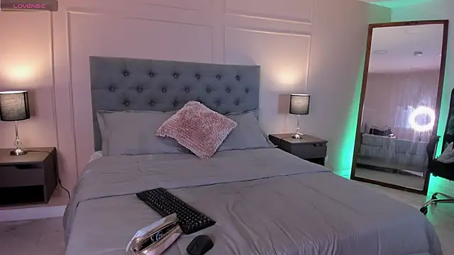 ALICESANDOVAL online show from September 2025 11:45:01 AM