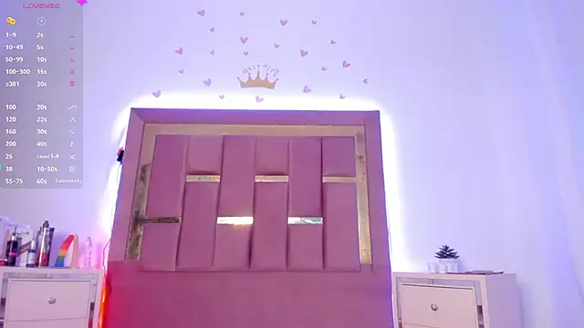 AikoSnow online show from October 2025 06:28:02 PM