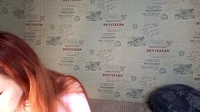 Snapshot of emi_less chatting on November 2025 12:28:01 PM emi less online show from November 2025 12:28:01 PM