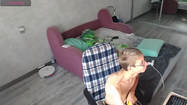 Snapshot of glasses_cat chatting on September 2025 02:49:02 PM glasses cat online show from September 2025 02:49:02 PM