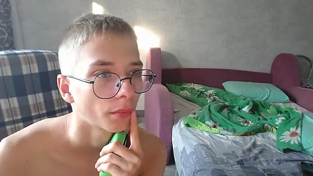 Snapshot of glasses_cat chatting on September 2025 05:53:02 AM glasses cat online show from September 2025 05:53:02 AM