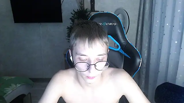 glasses cat online show from January 2026 05:44:02 AM