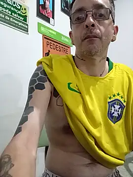Snapshot of dinho_carioca chatting on October 2025 03:03:02 AM dinho carioca online show from October 2025 03:03:02 AM