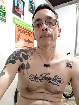 Snapshot of dinho_carioca chatting on October 2025 01:19:01 PM dinho carioca online show from October 2025 01:19:01 PM