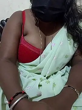 Snapshot of Silk_Smitha_27 chatting on November 2025 05:34:01 PM Silk Smitha 27 online show from November 2025 05:34:01 PM