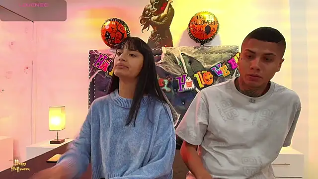 Snapshot of Damian_and_roxanne chatting on October 2025 12:29:01 PM Damian and roxanne online show from October 2025 12:29:01 PM