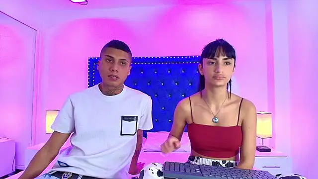 Snapshot of Damian_and_roxanne chatting on November 2025 12:38:01 PM Damian and roxanne online show from November 2025 12:38:01 PM