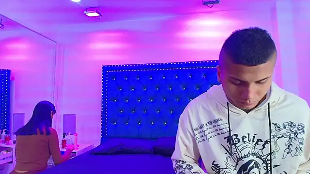 Snapshot of Damian_and_roxanne chatting on November 2025 12:37:02 PM Damian and roxanne online show from November 2025 12:37:02 PM