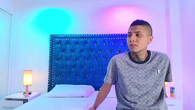 Snapshot of Damian_and_roxanne chatting on November 2025 12:38:01 PM Damian and roxanne online show from November 2025 12:38:01 PM