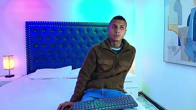 Snapshot of Damian_and_roxanne chatting on December 2025 12:32:02 PM Damian and roxanne online show from December 2025 12:32:02 PM