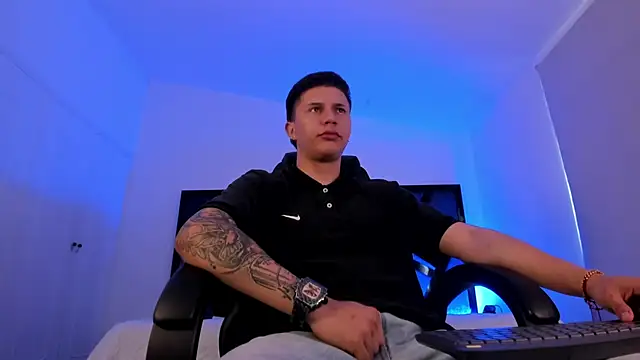 liaamsmiith  online show from December 2025 12:14:02 PM