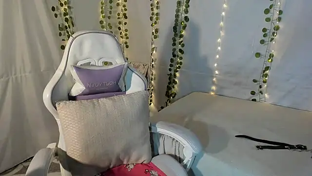 Snapshot of Zulema_R1 chatting on October 2025 04:57:02 AM Zulema R1 online show from October 2025 04:57:02 AM