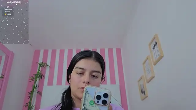 valerihouse online show from December 2025 11:00:02 PM