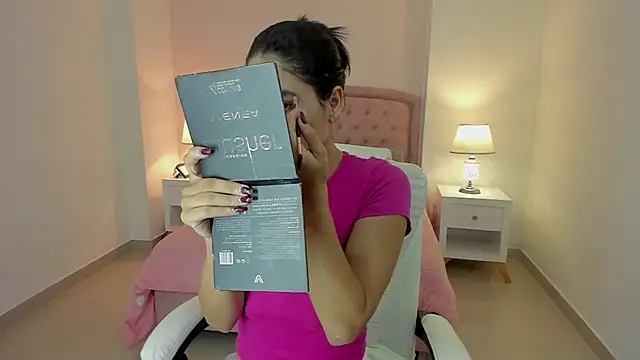 Scarlett 12 online show from March 2026 12:20:01 PM