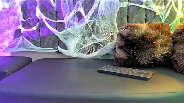 Snapshot of Rowan_Mills chatting on October 2025 08:18:02 PM Rowan Mills online show from October 2025 08:18:02 PM