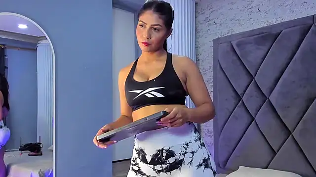 AyshelCooper  online show from September 2025 12:10:01 PM