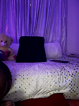 Snapshot of AmyRoss_1 chatting on November 2025 05:46:02 PM AmyRoss 1 online show from November 2025 05:46:02 PM