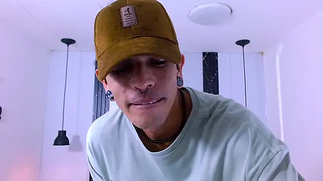 Franvill Trato online show from December 2025 08:18:02 PM