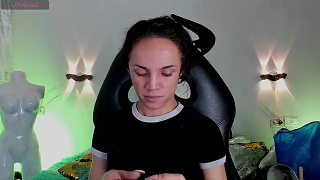 Cristal Gem1 online show from March 2026 06:01:02 PM