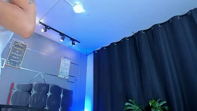 Snapshot of oliver_mr_ chatting on October 2025 08:42:01 PM oliver mr online show from October 2025 08:42:01 PM