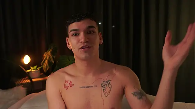 Snapshot of EROS_AND_ALAN chatting on January 2026 03:21:01 AM EROS AND ALAN online show from January 2026 03:21:01 AM