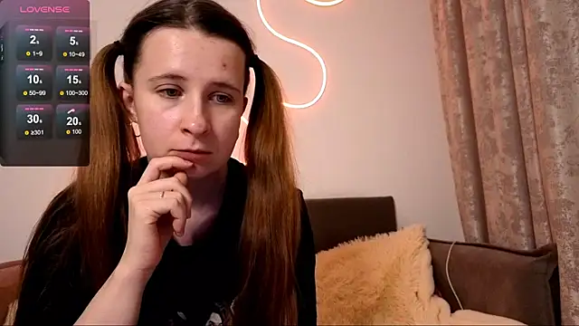 Snapshot of _Linett_ chatting on November 2025 07:41:02 PM Linett online show from November 2025 07:41:02 PM