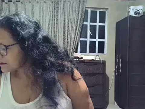 Snapshot of _Cristal chatting on October 2025 08:47:02 AM Cristal online show from October 2025 08:47:02 AM