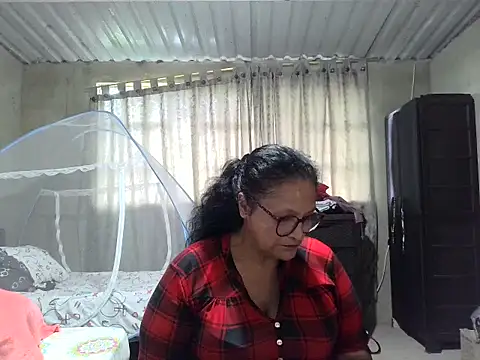 Snapshot of _Cristal chatting on October 2025 12:56:02 PM Cristal online show from October 2025 12:56:02 PM