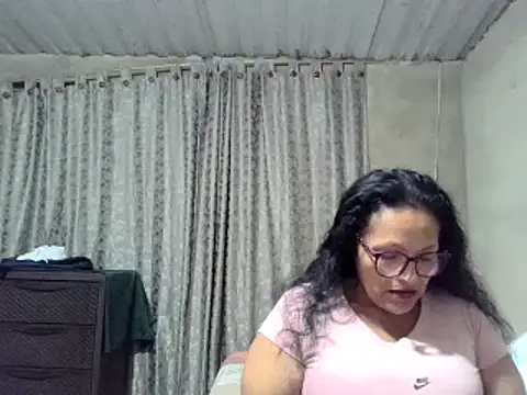 Snapshot of _Cristal chatting on October 2025 03:45:02 AM Cristal online show from October 2025 03:45:02 AM