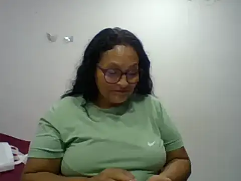 Snapshot of _Cristal chatting on November 2025 10:21:02 PM Cristal online show from November 2025 10:21:02 PM