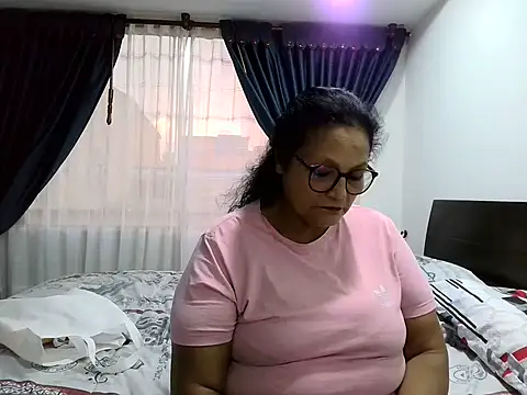 Snapshot of _Cristal chatting on November 2025 09:36:01 PM Cristal online show from November 2025 09:36:01 PM