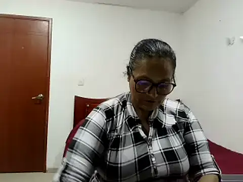 Snapshot of _Cristal chatting on November 2025 05:18:02 AM Cristal online show from November 2025 05:18:02 AM