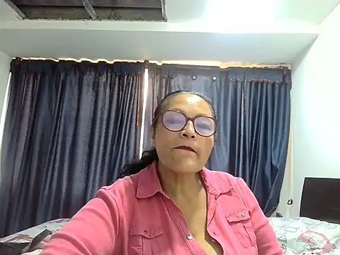 Snapshot of _Cristal chatting on December 2025 06:13:02 PM Cristal online show from December 2025 06:13:02 PM