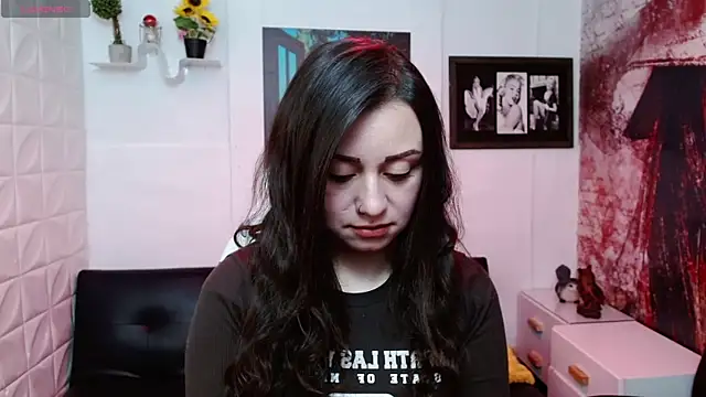 Snapshot of Eva_Roussell chatting on February 2026 03:07:01 PM Eva Roussell online show from February 2026 03:07:01 PM