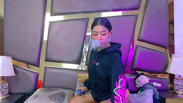 EmilieLake online show from November 2025 08:41:02 PM