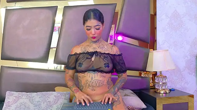 EmilieLake online show from November 2025 08:09:01 PM