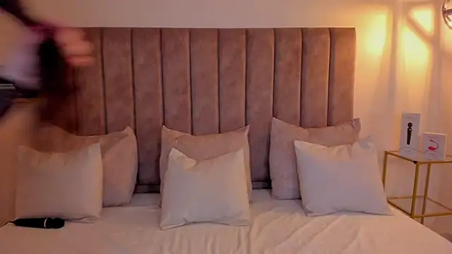 Snapshot of amber_colliiins chatting on February 2026 02:15:01 PM amber colliiins online show from February 2026 02:15:01 PM