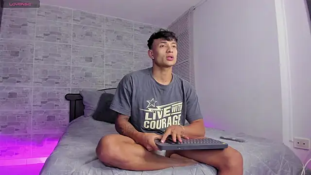 DavisFirb online show from November 2025 01:19:01 AM