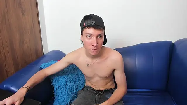 LittleDanny  online show from December 2025 07:32:01 PM