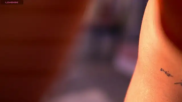 ElaraShine online show from December 2025 08:05:01 PM