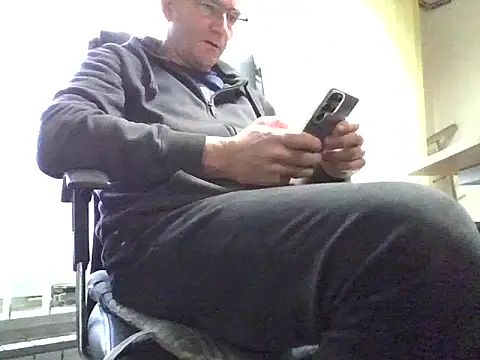 IMGTomi online show from December 2025 11:18:01 AM