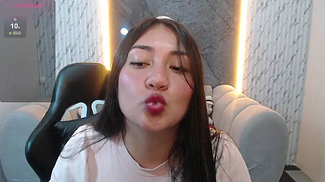 Ivony18 b online show from November 2025 08:01:01 PM