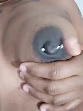 Snapshot of nessinha12 chatting on October 2025 07:43:02 AM nessinha12 online show from October 2025 07:43:02 AM