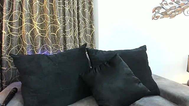 mia skys online show from February 2026 12:01:02 PM