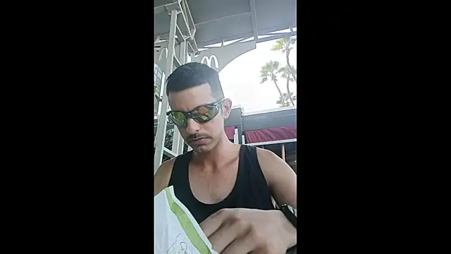 Snapshot of Greek_crazy_couple chatting on October 2025 12:07:02 PM Greek crazy couple online show from October 2025 12:07:02 PM