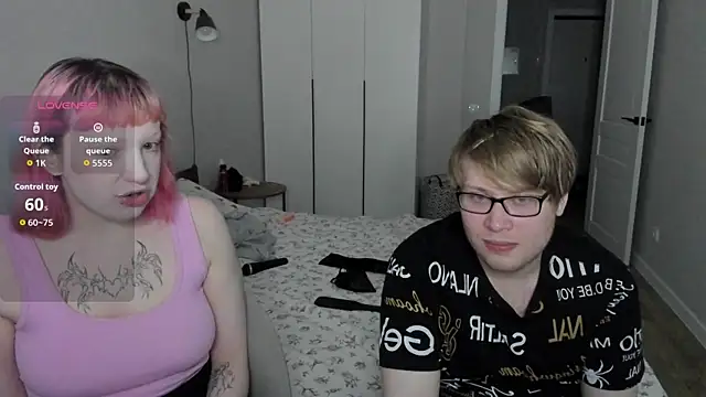 Couple Molly online show from October 2025 06:08:02 PM