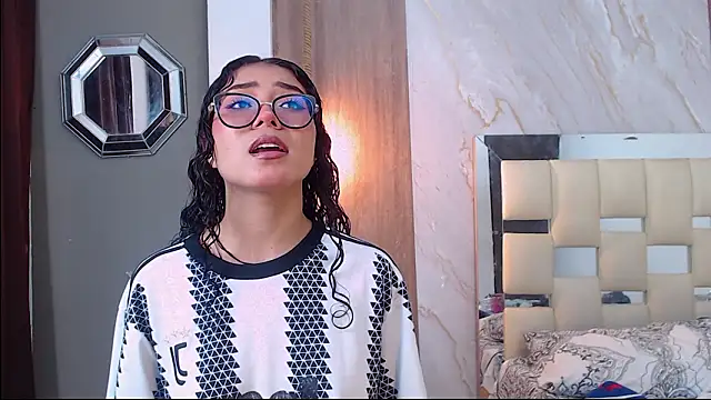 Snapshot of honeymoon_12 chatting on February 2026 04:29:01 AM honeymoon 12 online show from February 2026 04:29:01 AM